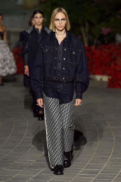 Look 54